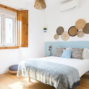feel-home-in-this-stunning-renovated-nest-in-graa.hotels-lisbon-portugal.com/
